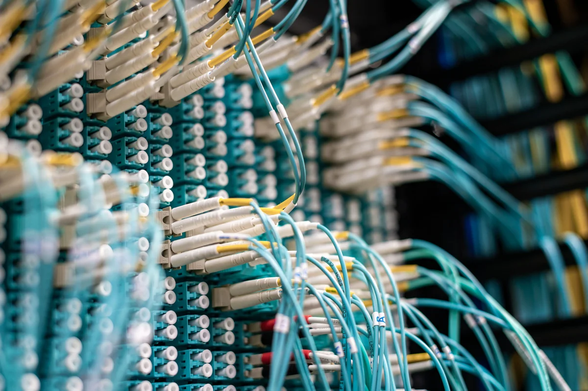 Cablaggio di rete a rappresentare la connessione client-server che un login Stalker Portal stabilisce
