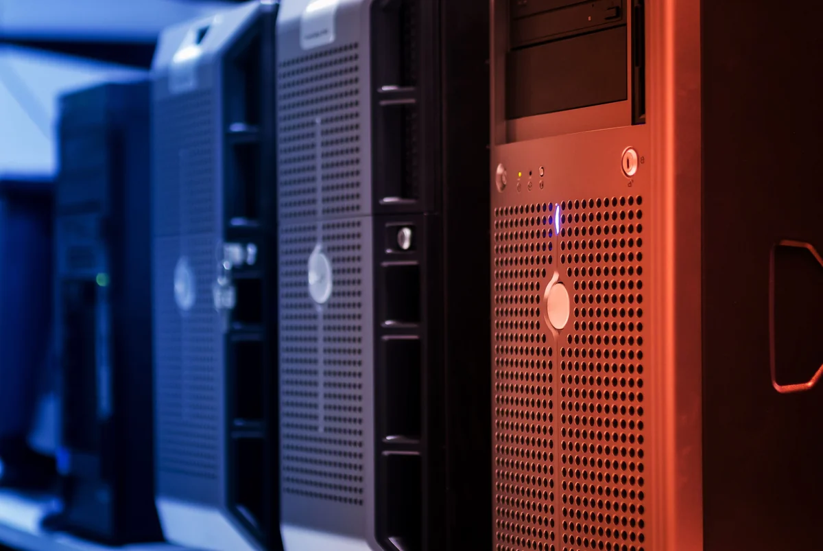 Server room a rappresentare il livello middleware dietro una connessione Stalker Portal IPTV